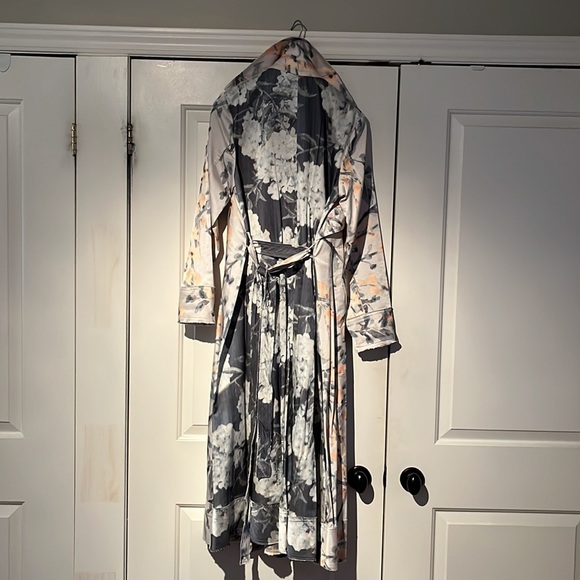 Floral Trench - Picture 4 of 8